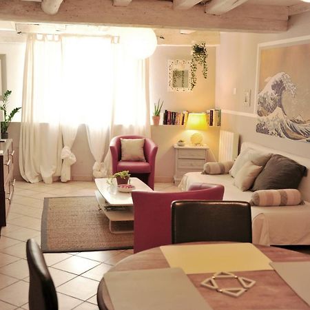 Appartement T2 Sur Place Tranquille Avec Camera Metz Exterior photo